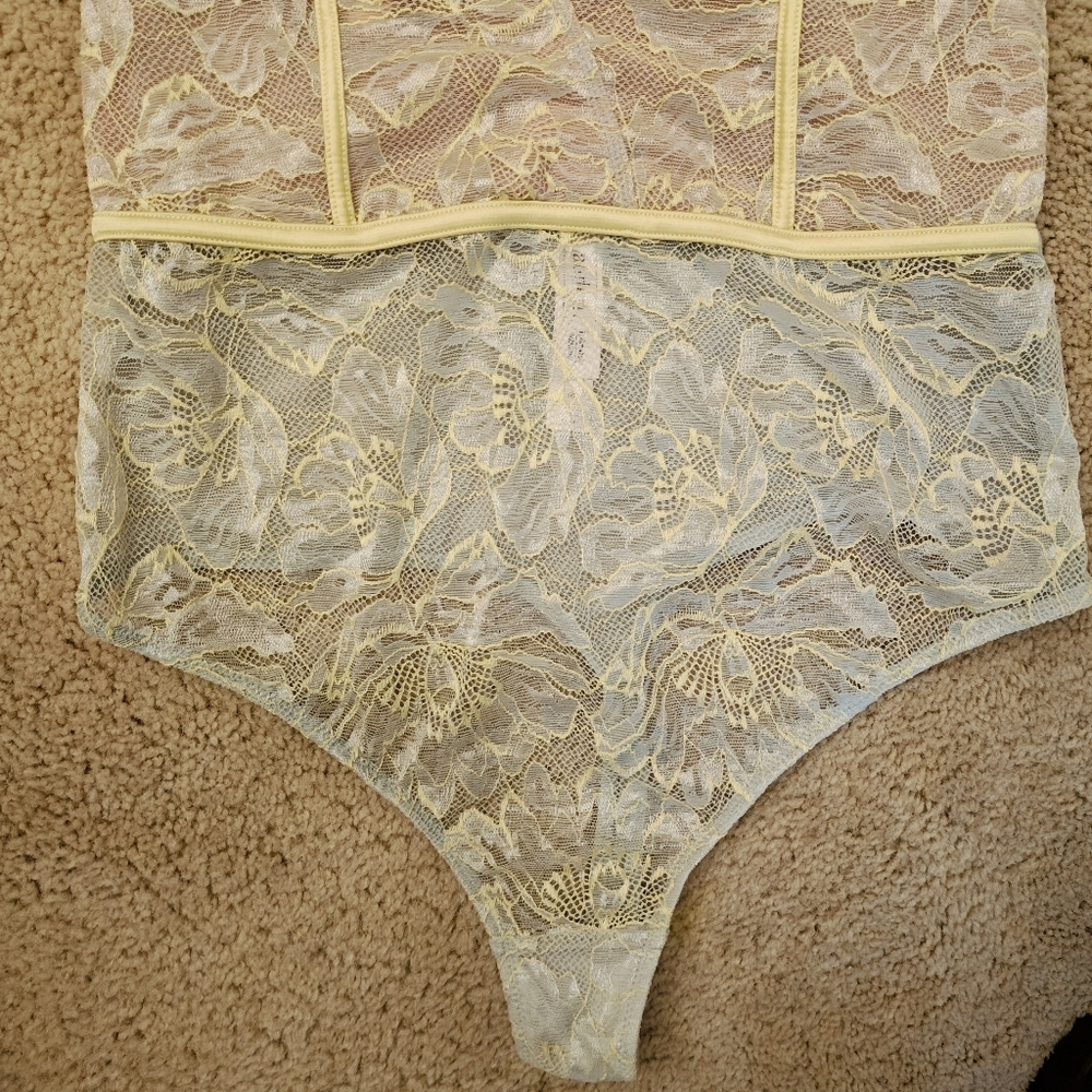 Vintage Auden Sheer Floral Mesh Lace Thong Bodysuit w Criss Cross Straps. - Picture 3 of 12